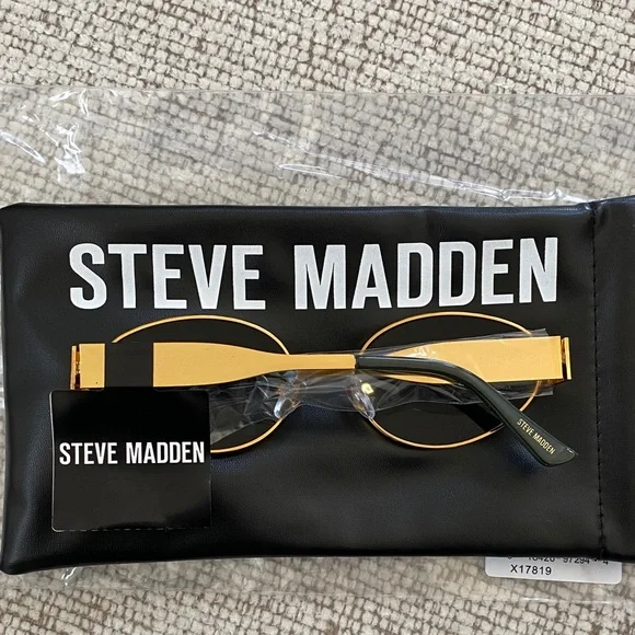 Steve Madden Gold and Black Misties Sunglasses - Picture 3 of 3
